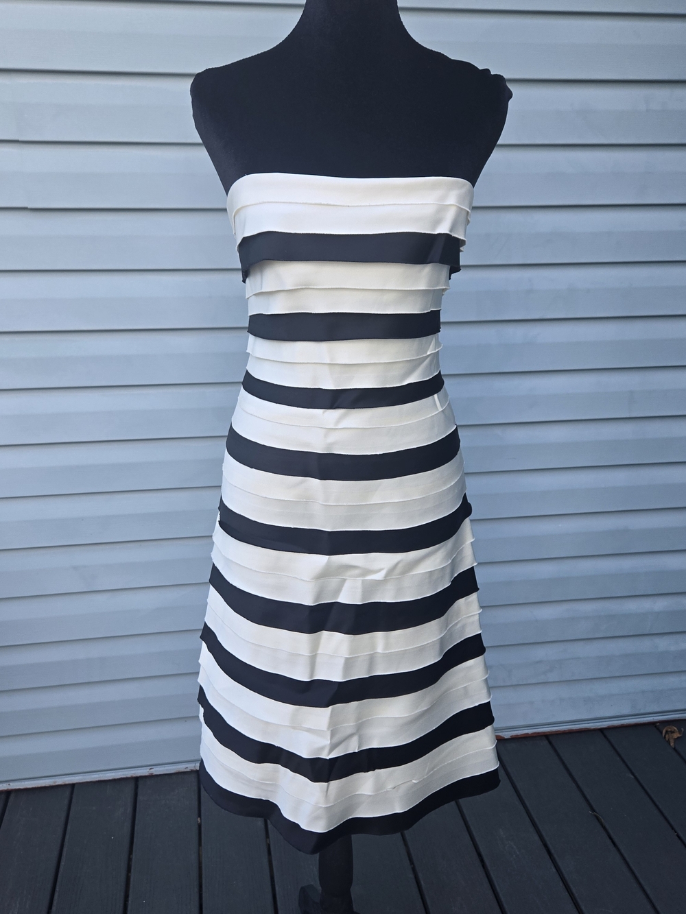 BCBGMAXAZRIA Petites 4P Black White Striped Tiered Strapless Cocktail Dress